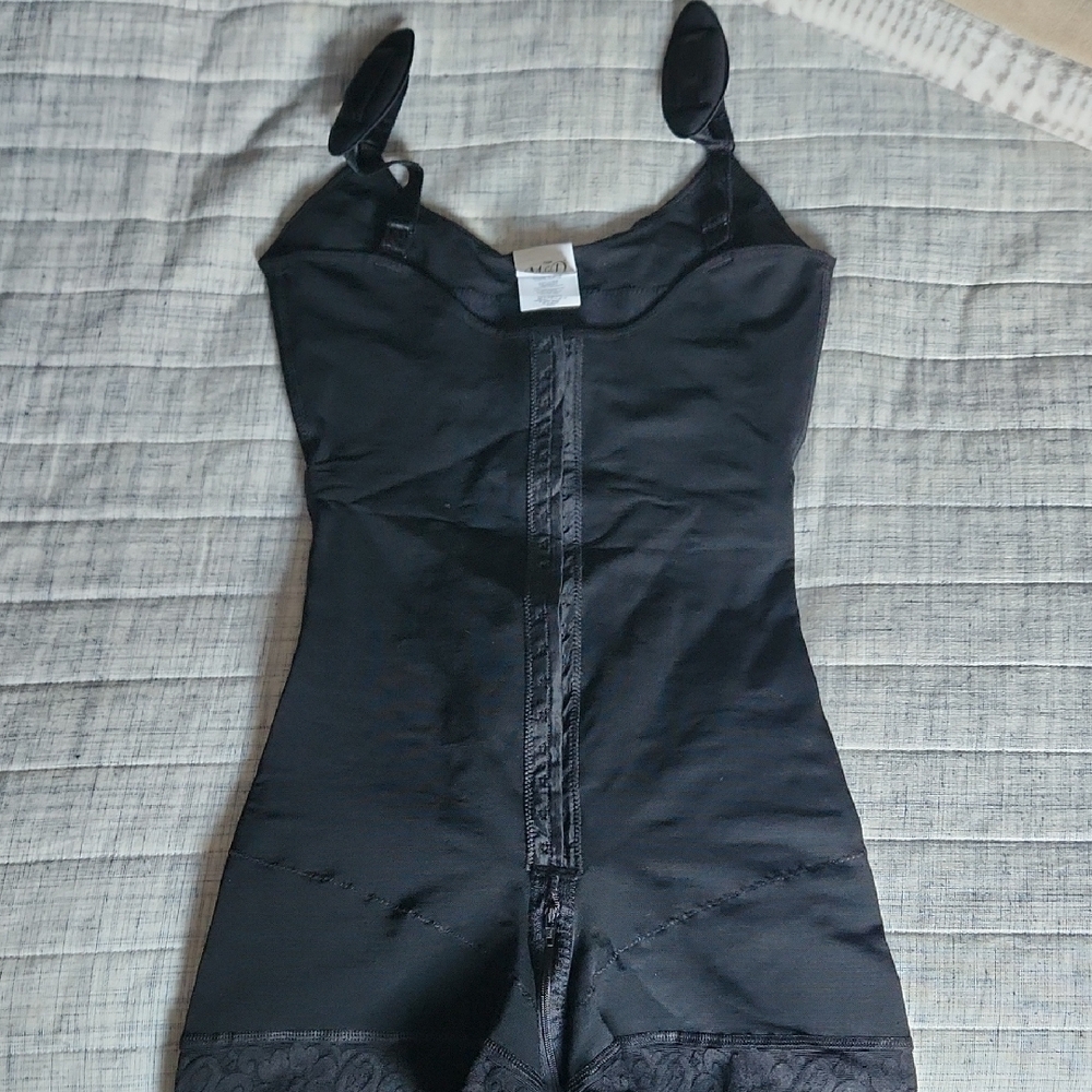 Elegant Black Women's Shapewear Bodysuit